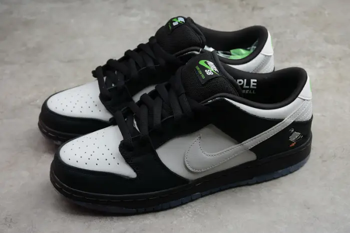 Nike SB Dunk Low Staple Panda Pigeon 