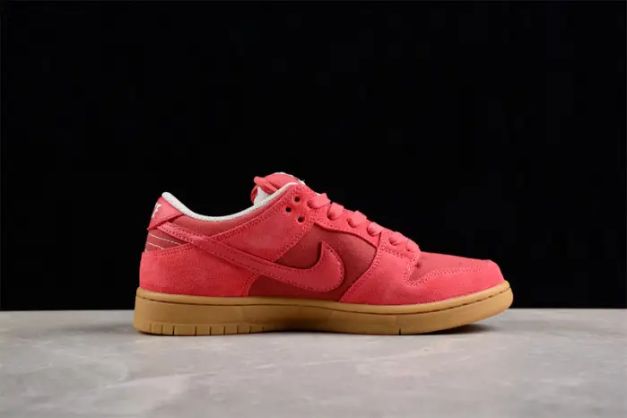 NIKE SB DUNK LOW 'RED GUM' 