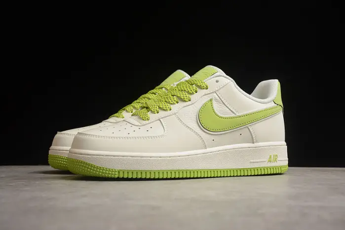 NIKE AIR FORCE SNEAKER 