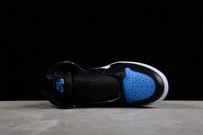 Air Jordan 1 Retro High OG "UNC Toe" 