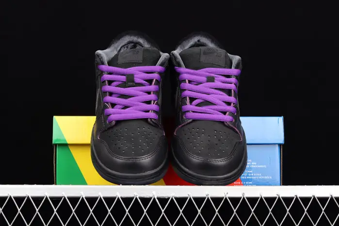 Familia Nike SB Dunk Low First Avenue Prince 