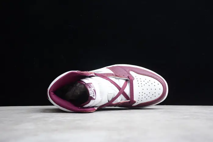 Jordan 1 Retro High OG Bordeaux 
