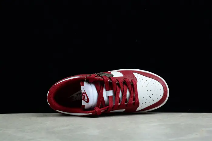 NIKE DUNK LOW TEAM RED 