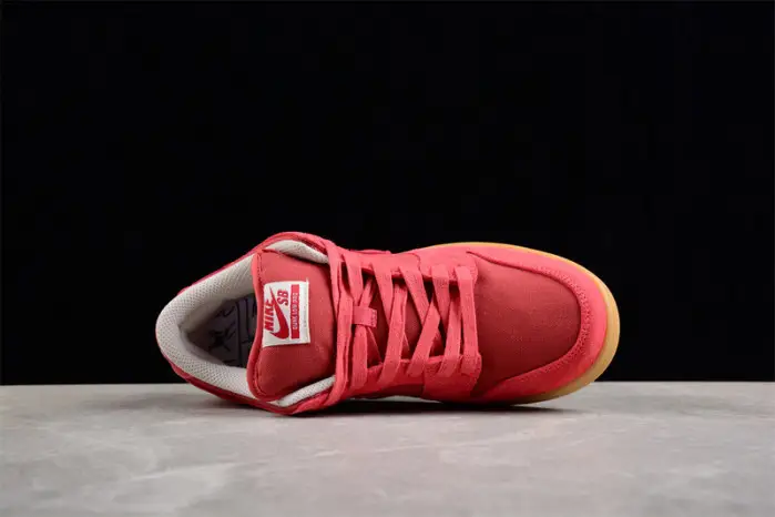 NIKE SB DUNK LOW 'RED GUM' 