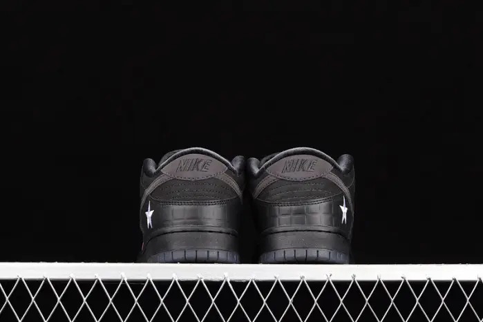 Familia Nike SB Dunk Low First Avenue Prince 