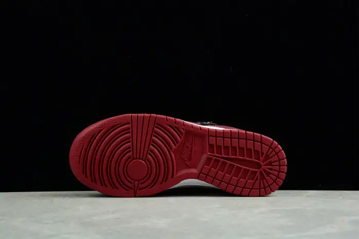 NIKE DUNK LOW TEAM RED 