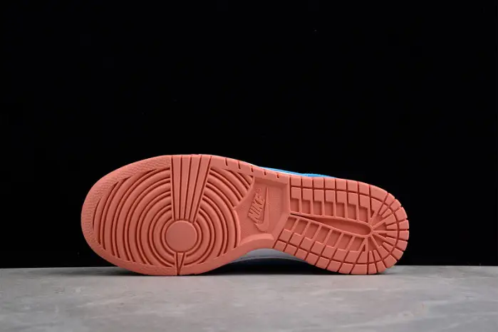 NIKEx Kyrie Living Dunk Low 