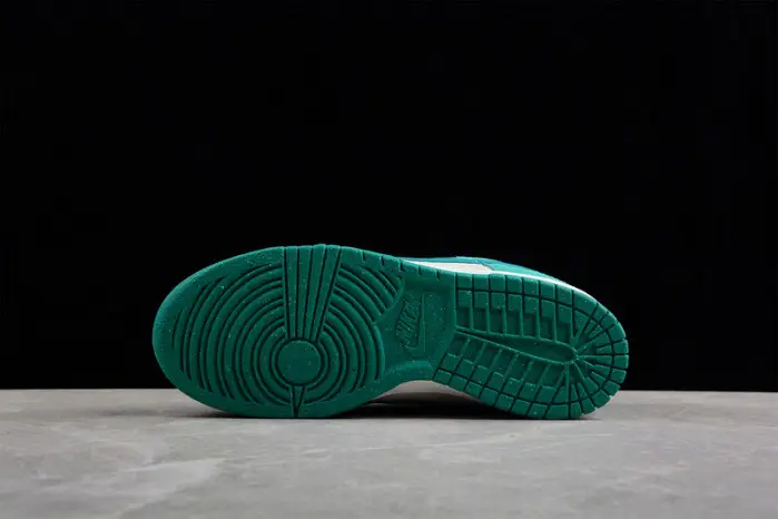 Nike Dunk Low SE 