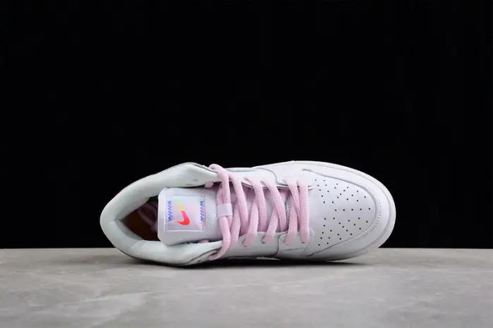 Nike Dunk Low "Be True" 