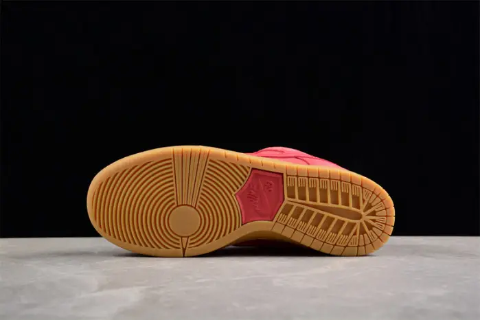 NIKE SB DUNK LOW 'RED GUM' 