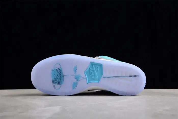 April Skateboards x Nk SB Dunk Low 