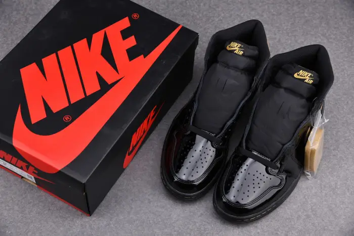 Jordan 1 Retro High Black Metallic Gold (2020) 