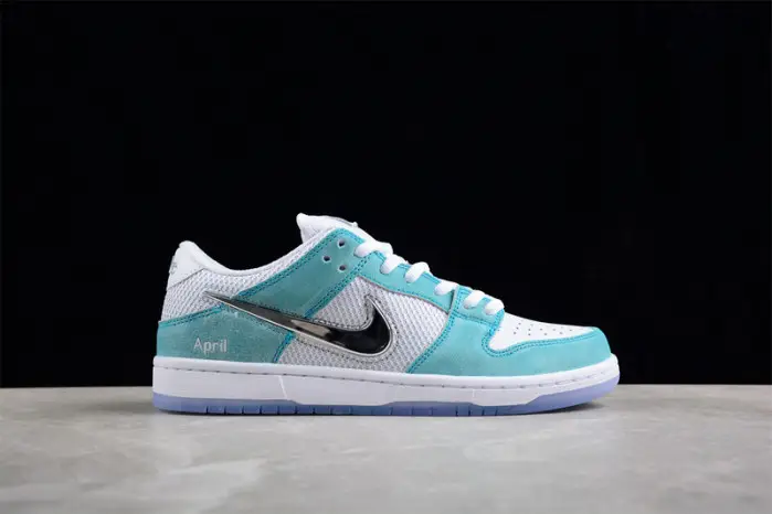 April Skateboards x Nk SB Dunk Low 