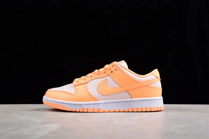 Nike Dunk Low WMNS 