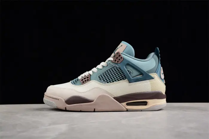 AIR JORDAN 4 