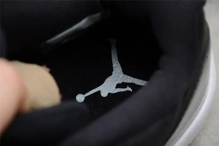 AIR JORDAN 11 RETRO LOW "BARONS" 