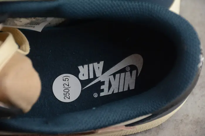 Travis Scott x Air Jordan 1 Low " Reverse Mocha " 