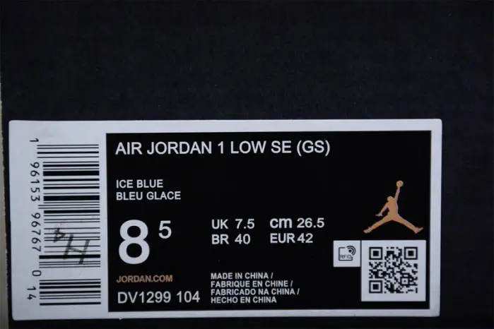 WMNS AIR JORDAN 1 LOW SE 'REVERSE ICE BLUE' 