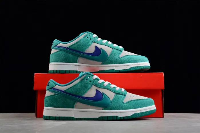 Nike Dunk Low SE 