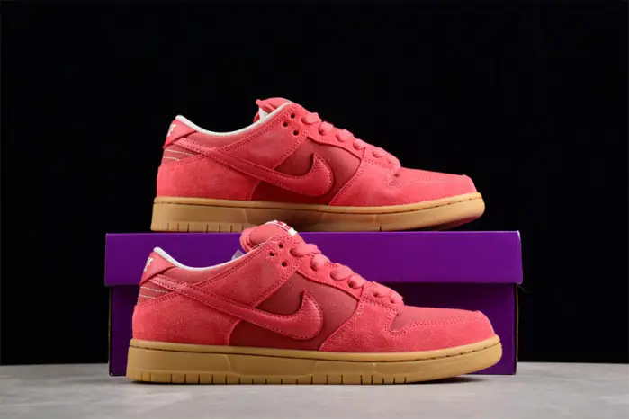 NIKE SB DUNK LOW 'RED GUM' 