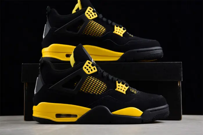 AIR JORDAN 4 RETRO 'THUNDER' 2023 