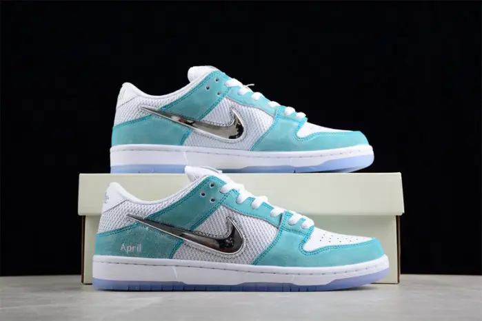 April Skateboards x Nk SB Dunk Low 
