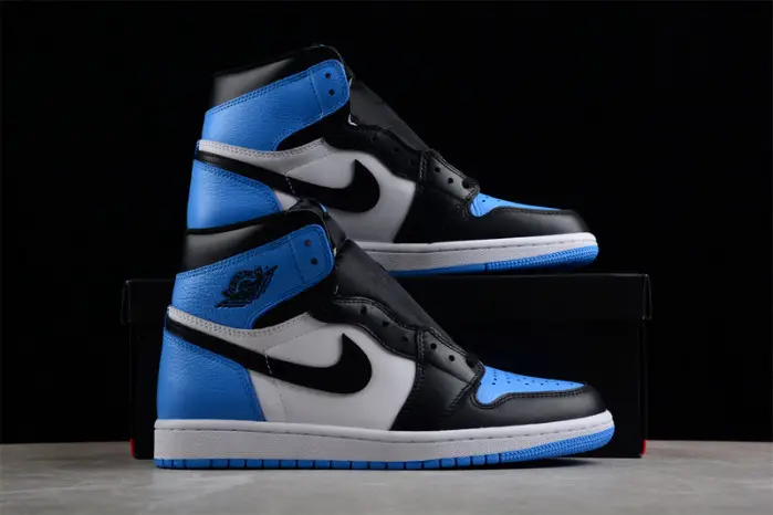 Air Jordan 1 Retro High OG "UNC Toe" 