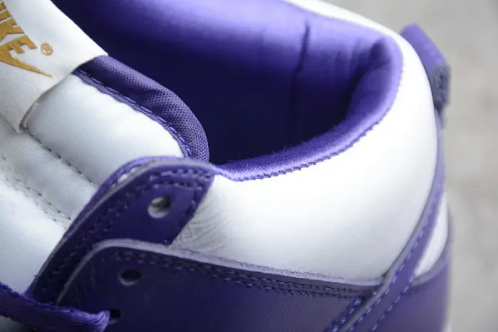 NIKE DUNK HIGH SP VARSITY PURPLE (W) 