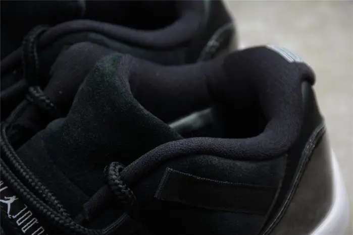 AIR JORDAN 11 RETRO LOW "BARONS" 