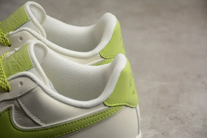 NIKE AIR FORCE SNEAKER 