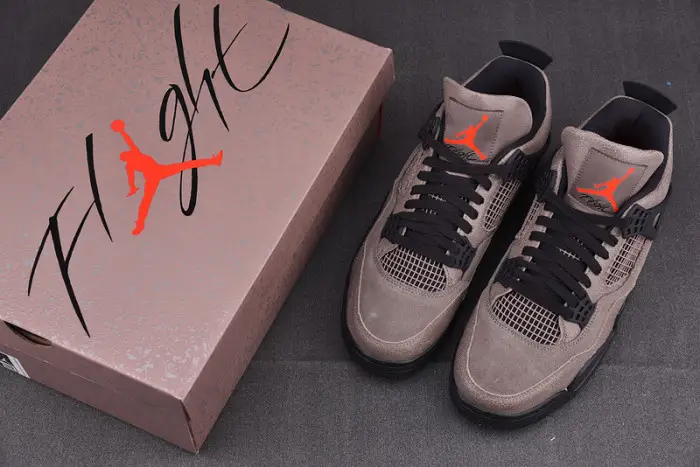 Air Jordan 4 Retro "Taupe Haze" 