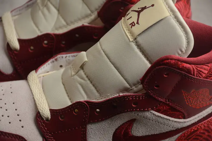 Air Jordan 1 Mid SE Tiki Leaf Team Red 