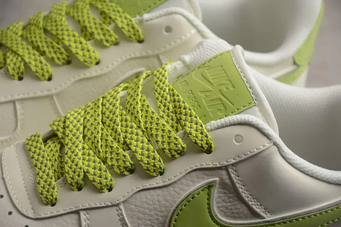 NIKE AIR FORCE SNEAKER 