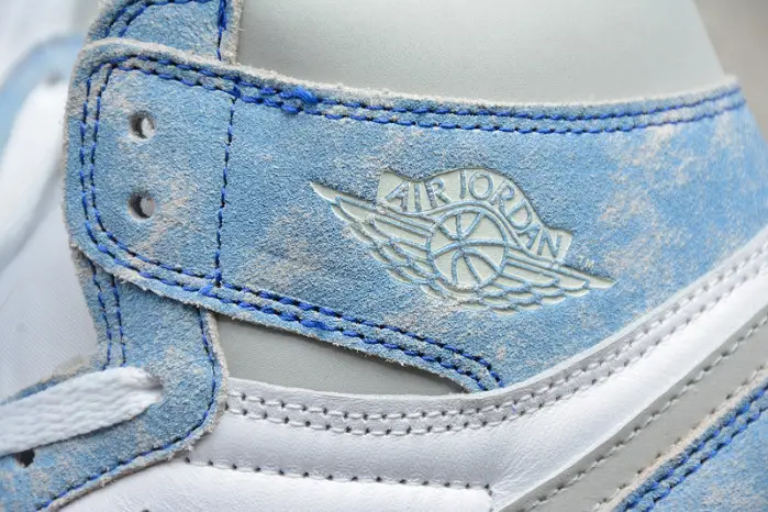 Air Jordan 1 Hyper Royal 