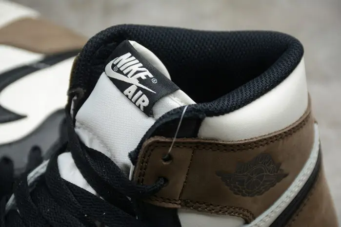 Air Jordan 1 Retro High OG 'Dark Mocha' 