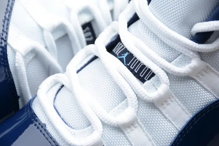AIR JORDAN 11 RETRO "WIN LIKE '82" university blue mens 