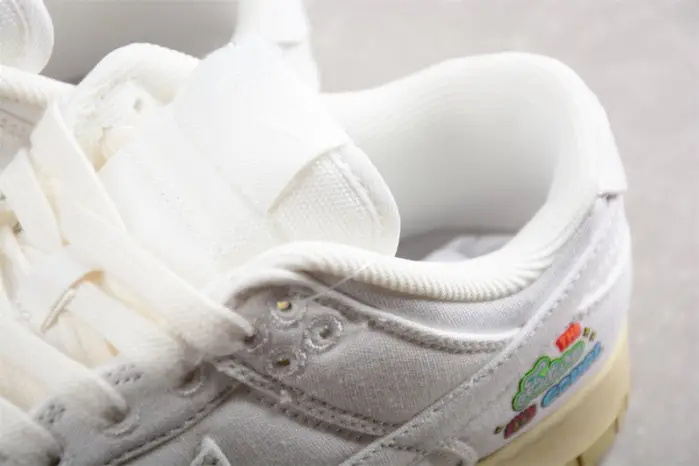 Nike DUNK LOW SE 'THE FUTURE IS EQUAL' 