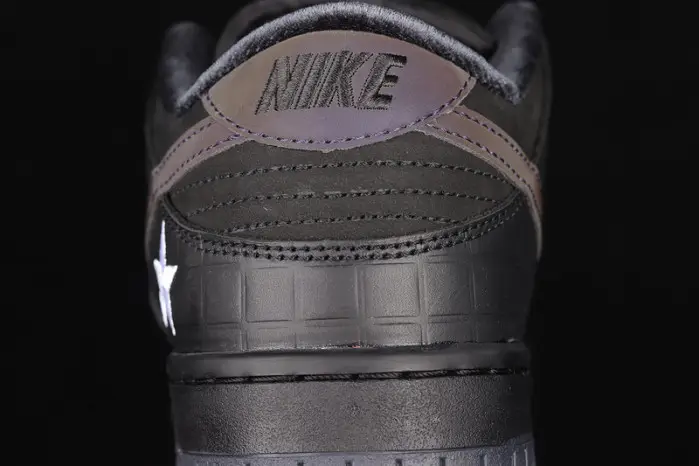 Familia Nike SB Dunk Low First Avenue Prince 