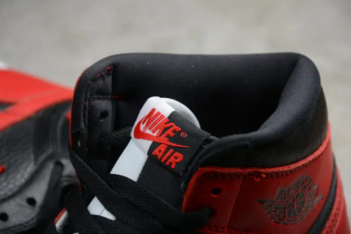 AIR JORDAN 1 RETRO "HOMAGE TO HOME" red 