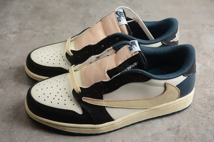 Travis Scott x Air Jordan 1 Low " Reverse Mocha " 