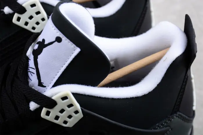 Air Jordan 4 Georgetown Fear Pack 