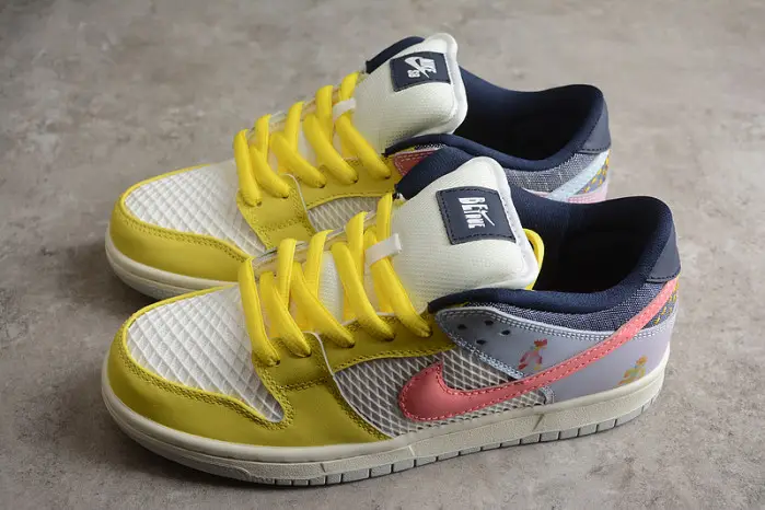 NIKE SB DUNK LOW 