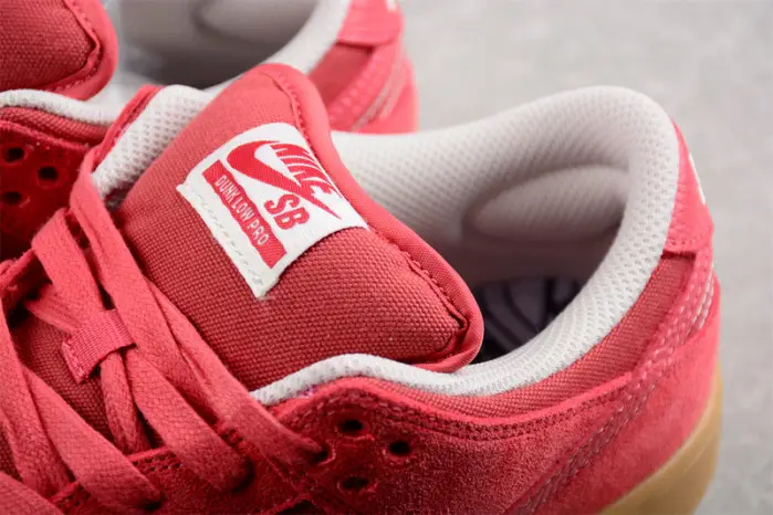 NIKE SB DUNK LOW 'RED GUM' 