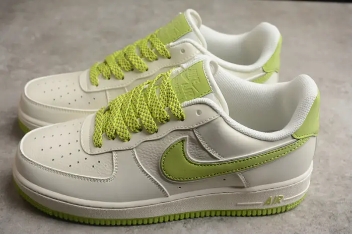 NIKE AIR FORCE SNEAKER 