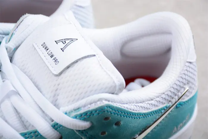 April Skateboards x Nk SB Dunk Low 