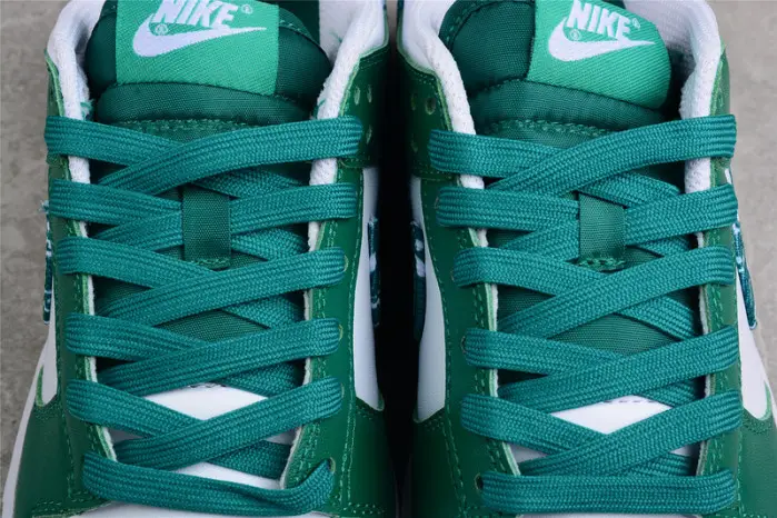 NIKE SB DUNK LOW 