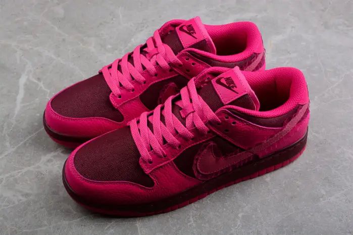 NIKE WMNS DUNK LOW 'VALENTINE'S DAY' 