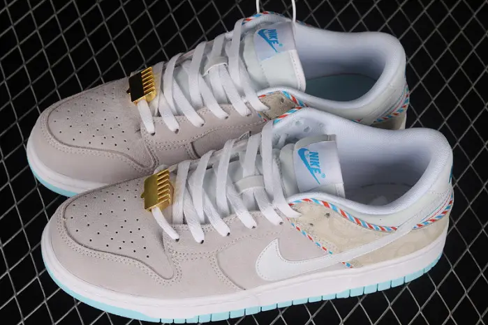 NIKE SB DUNK LOW 