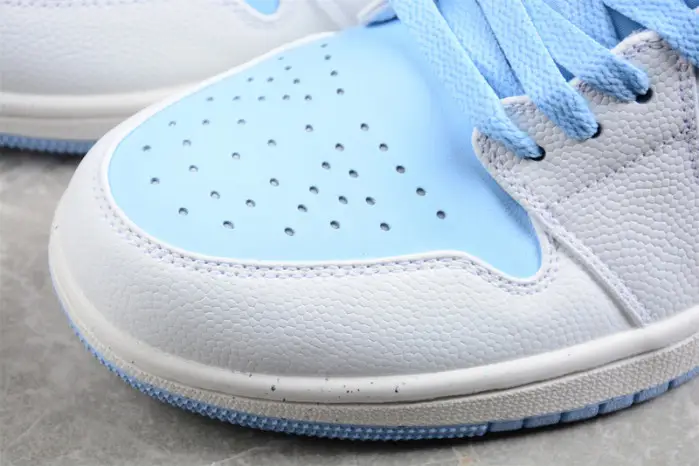 WMNS AIR JORDAN 1 LOW SE 'REVERSE ICE BLUE' 