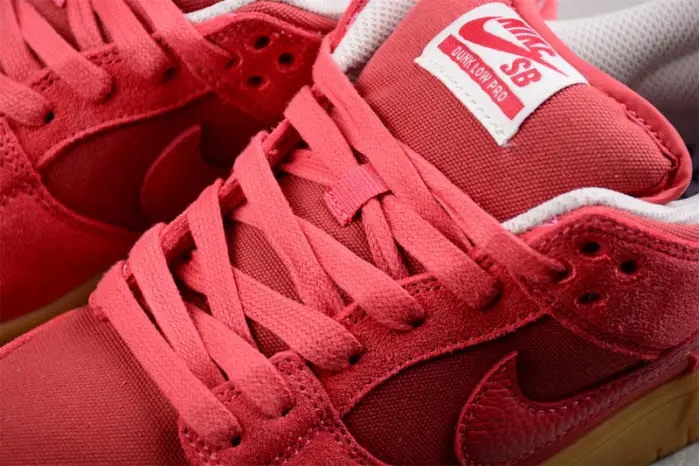 NIKE SB DUNK LOW 'RED GUM' 